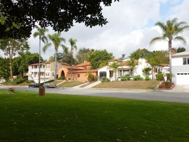 This Is Not About Race, but It Is — Thinking About White Gentrification In "Black Beverly Hills